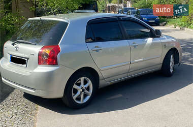 Хетчбек Toyota Corolla 2005 в 