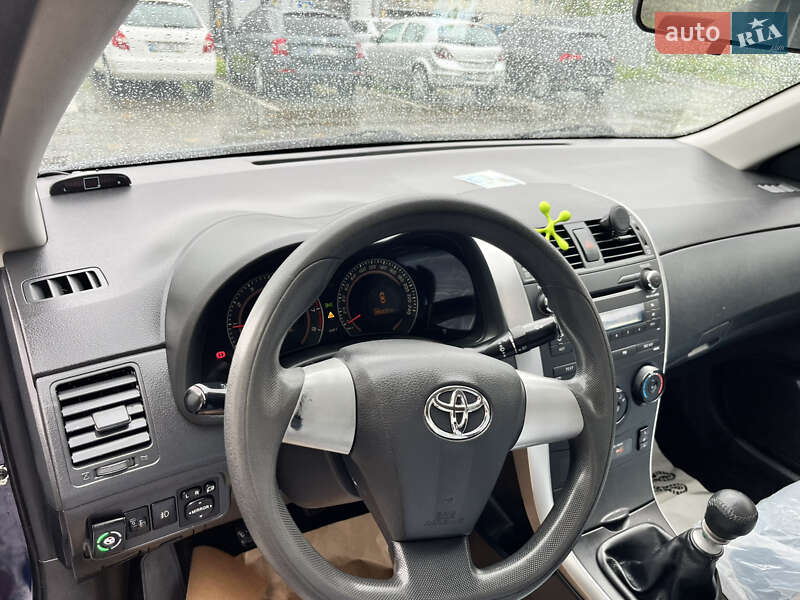 Седан Toyota Corolla 2011 в Трускавце