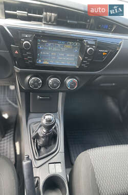 Седан Toyota Corolla 2014 в 