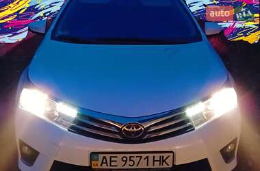 Седан Toyota Corolla 2013 в Синельниково