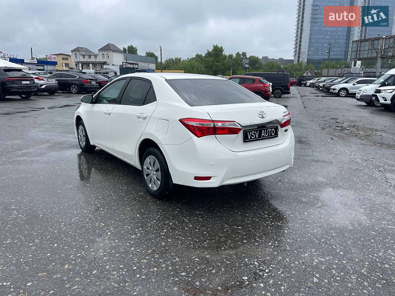 Седан Toyota Corolla 2016 в Киеве