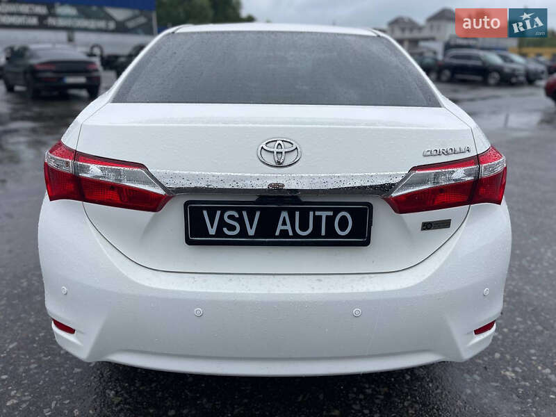 Седан Toyota Corolla 2016 в Киеве