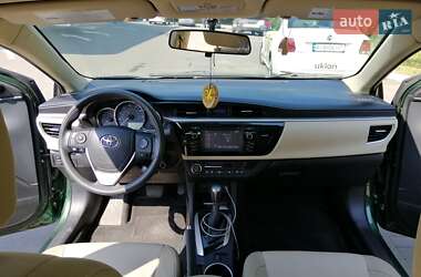 Седан Toyota Corolla 2015 в 