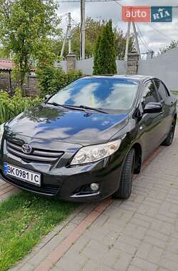 Седан Toyota Corolla 2008 в Рівному