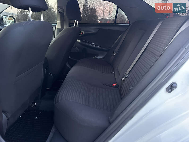 Седан Toyota Corolla 2011 в Кривом Роге