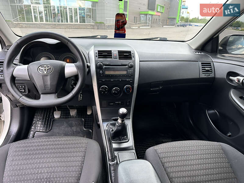 Седан Toyota Corolla 2011 в Кривом Роге