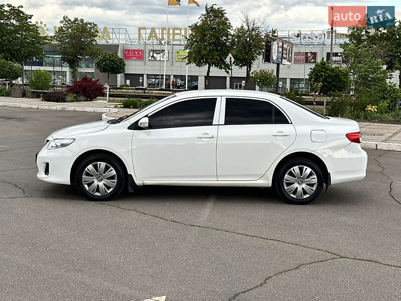 Седан Toyota Corolla 2011 в Кривом Роге