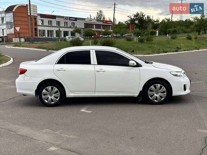 Седан Toyota Corolla 2011 в Кривом Роге