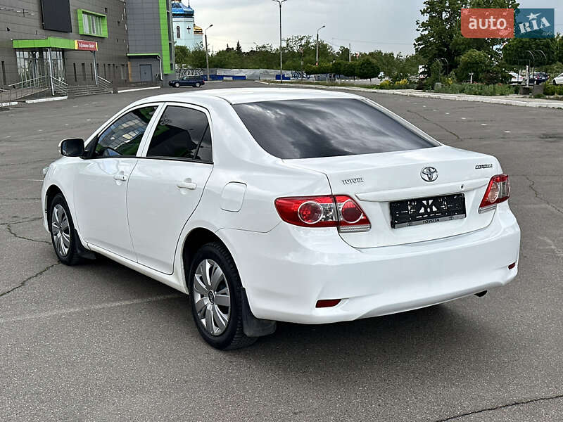 Седан Toyota Corolla 2011 в Кривом Роге