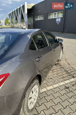 Седан Toyota Corolla 2015 в 