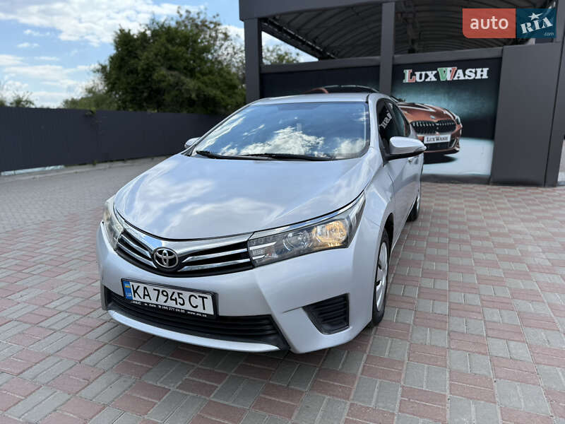 Седан Toyota Corolla 2014 в 