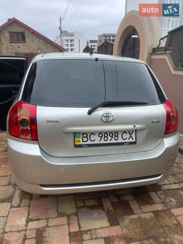 Хетчбек Toyota Corolla 2006 в Городку