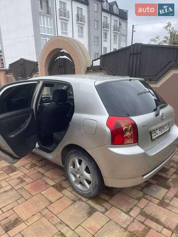 Хетчбек Toyota Corolla 2006 в Городку
