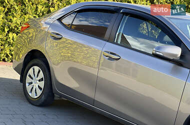 Седан Toyota Corolla 2013 в 