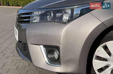 Седан Toyota Corolla 2013 в 