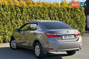 Седан Toyota Corolla 2013 в 