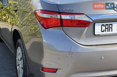 Седан Toyota Corolla 2013 в 