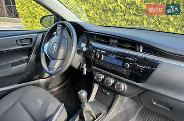 Седан Toyota Corolla 2013 в 