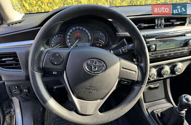 Седан Toyota Corolla 2013 в 