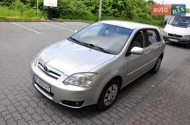 Хэтчбек Toyota Corolla 2004 в 