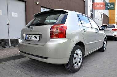 Хэтчбек Toyota Corolla 2004 в 