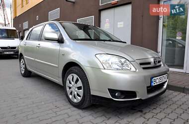 Хэтчбек Toyota Corolla 2004 в 