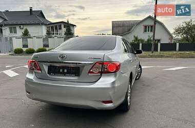 Седан Toyota Corolla 2010 в 