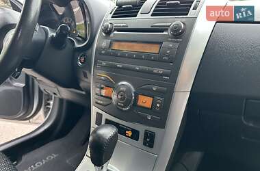 Седан Toyota Corolla 2010 в 