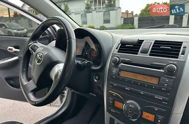 Седан Toyota Corolla 2010 в 