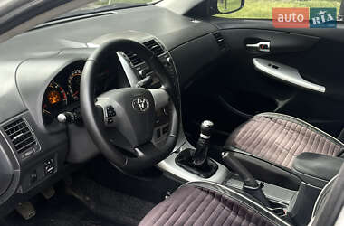 Седан Toyota Corolla 2010 в 