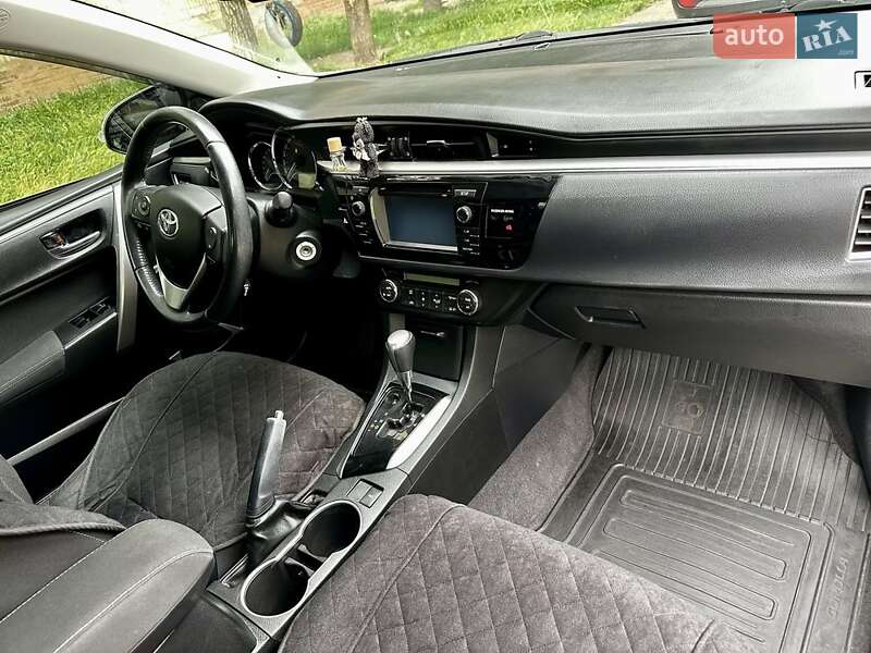 Седан Toyota Corolla 2013 в Кривому Розі