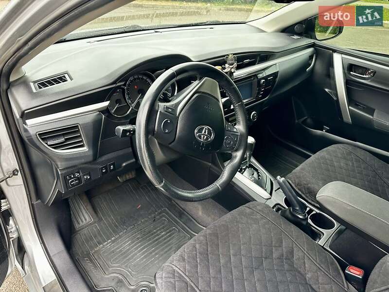 Седан Toyota Corolla 2013 в Кривому Розі