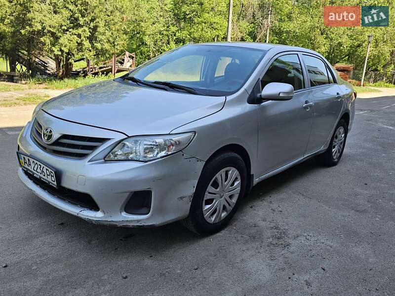 Седан Toyota Corolla 2011 в Києві