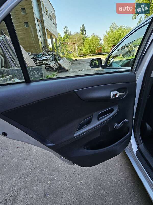 Седан Toyota Corolla 2011 в Києві