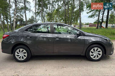 Седан Toyota Corolla 2017 в 