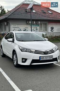 Седан Toyota Corolla 2015 в Киеве