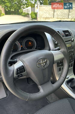 Седан Toyota Corolla 2010 в 