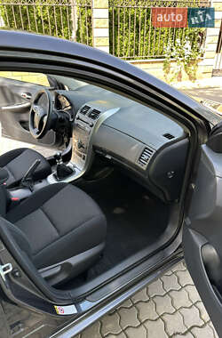 Седан Toyota Corolla 2010 в 