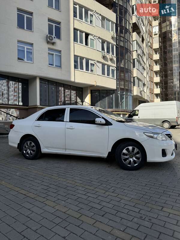 Седан Toyota Corolla 2011 в Тернополе