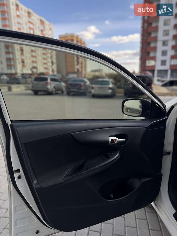 Седан Toyota Corolla 2011 в Тернополе