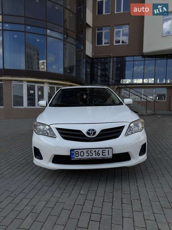 Седан Toyota Corolla 2011 в Тернополе