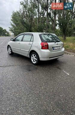 Хэтчбек Toyota Corolla 2006 в 