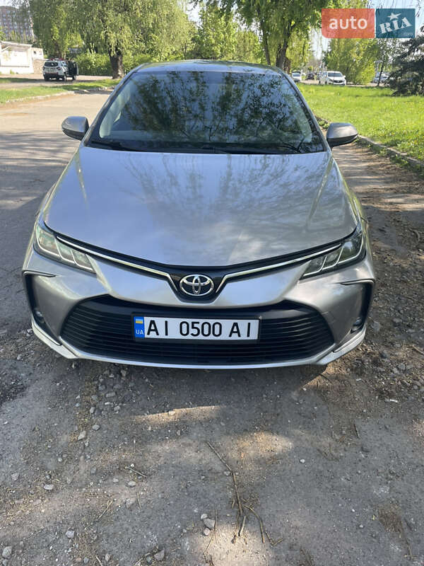 Седан Toyota Corolla 2019 в Киеве