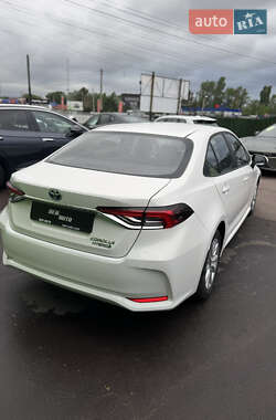 Седан Toyota Corolla 2024 в 