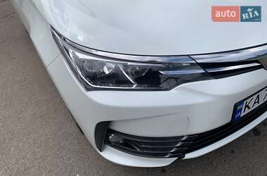 Седан Toyota Corolla 2017 в 