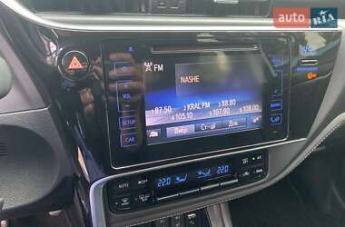 Седан Toyota Corolla 2017 в 