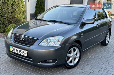 Хэтчбек Toyota Corolla 2003 в 