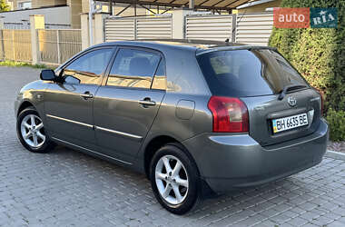 Хэтчбек Toyota Corolla 2003 в 