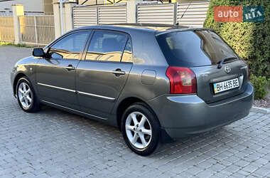 Хэтчбек Toyota Corolla 2003 в 