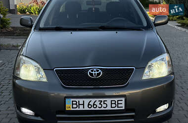 Хэтчбек Toyota Corolla 2003 в 